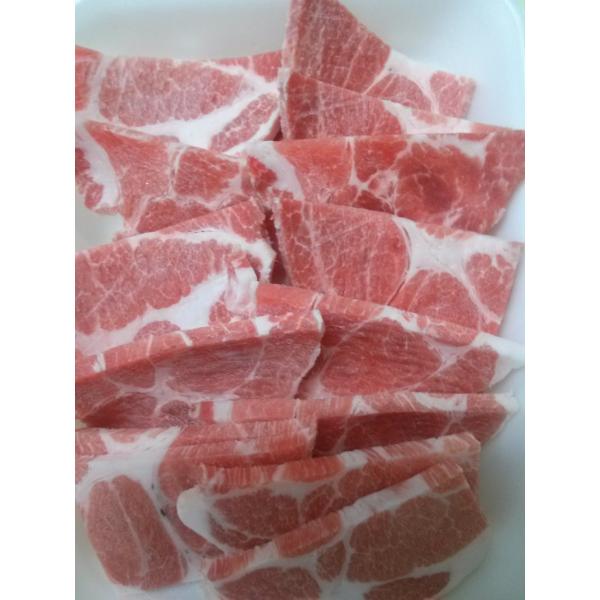 [Release date: June 1, 2015]大分の大自然で育った豚です。よく量販店で買った豚肉とイメージが変わったと言われます。豚焼肉の基本肩ロース肉をぜひお召し上がり下さい。約２００g入当店人気の手作り焼肉のたれ付き（タレの味...
