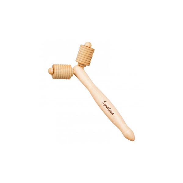 つげの美容ローラー つげ製のローラー部分にスクワランをたっぷり染み込ませました。V字型ヘッドがフェイスラインにぴったりフィットし、ローラーの凸凹が広範囲にお肌をほどよく刺激します。先端部分はツボ押しにも。フェイスラインだけでなく、二の腕、ウ...