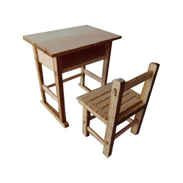 【ご購入後の当店からの連絡はご登録のメールアドレスに通知いたします。必ずご確認ください】【商品概要】本体サイズ:椅子 高49mm 幅39mm 奥29mm。 机 高54mm 幅50mm 奥35mm。組み立て、塗装が必要なキット。別途、工具、塗...