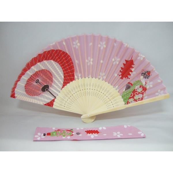 【ご購入後の当店からの連絡はご登録のメールアドレスに通知いたします。必ずご確認ください】【商品概要】本体サイズ:約38×2.5×21cm本体重量:約0.02kg材質:絹原産国:中国【商品説明】説明暑い日を涼やかにさせてくれる和柄の扇子同柄の...