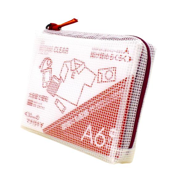 【ご購入後の当店からの連絡はご登録のメールアドレスに通知いたします。必ずご確認ください】【商品概要】【特長1】繊維の入ったクリアー生地で破れにくく丈夫。重い物でも安心【特長2】30mmのマチと大きく持ちやすい丈夫なL字型ファスナーで厚みのあ...