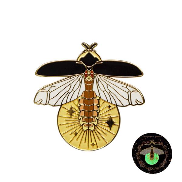 【ご購入後の当店からの連絡はご登録のメールアドレスに通知いたします。必ずご確認ください】【商品概要】夜に発光することができます。この可愛いホタルのブローチを光で照らした後、暗いところで光を放つことができます。女性、男性に似合う独特のアクセサ...