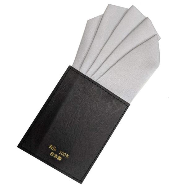 【ご購入後の当店からの連絡はご登録のメールアドレスに通知いたします。必ずご確認ください】【商品概要】素材：シルク100％サイズ：9cm × 17cm（台紙：7cm × 9cm、チーフ：9cm × 8cm） （※±5mm程度の誤差あり）日本製...