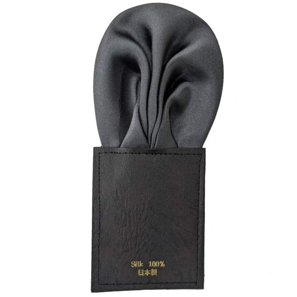 【ご購入後の当店からの連絡はご登録のメールアドレスに通知いたします。必ずご確認ください】【商品概要】素材：（チーフ）シルク 100％、（台紙）紙サイズ： 8.5cm×18cm（台紙：7cm×9cm、チーフ：8.5cm×9cm）ジャケットの胸...