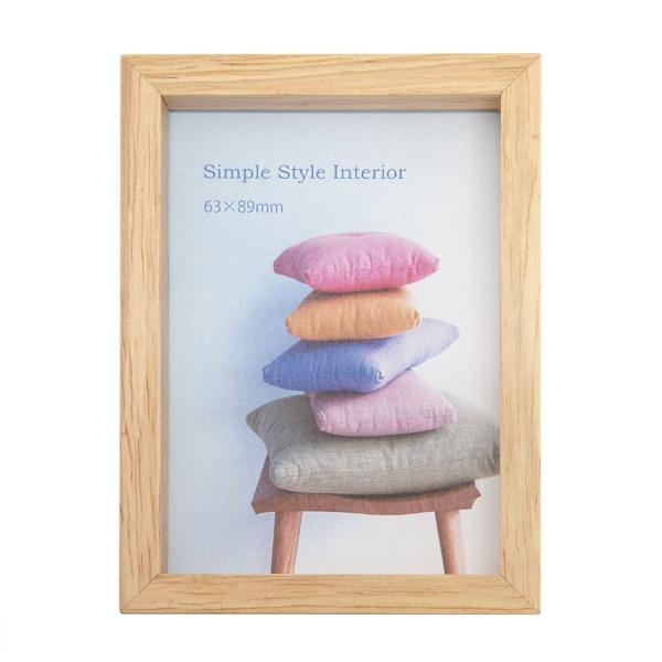 【ご購入後の当店からの連絡はご登録のメールアドレスに通知いたします。必ずご確認ください】【商品概要】外寸:W73×H98×D21mm内寸:W59×H84mm付属品:スタンド付(吊り下げ金具は付いておりません)材質：ラバーウッド前面板:ガラス...