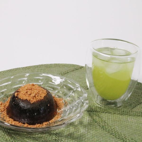 商品名黒わらび餅3個入 名称わらび餅 外装サイズ233×78×43mm 賞味期限商品に記載 保存方法常温 原材料/商品内容【黒わらび餅】砂糖（国内製造）、黒糖蜜（黒糖：沖縄県産）、本わらび粉、ゲル化剤（加工デンプン、増粘多糖類）、カラメル色...