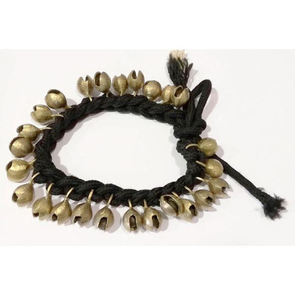 ガラガラ音の楽器／足巻き楽器元々はダンサーが足に巻いて踊るための物でしたが、近年ではカホン奏者が足に巻いてリズムを刻むために使用されています。とてもきれいな音です。鈴直径：約18mm鈴数：25個付原産国：インド製※こちらの商品は、紐のカラー...