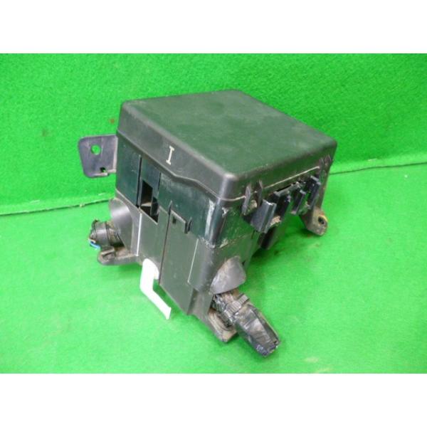 スイフト 4BA-ZC33S ヒューズボックス : Shirato Auto Parts - 通販