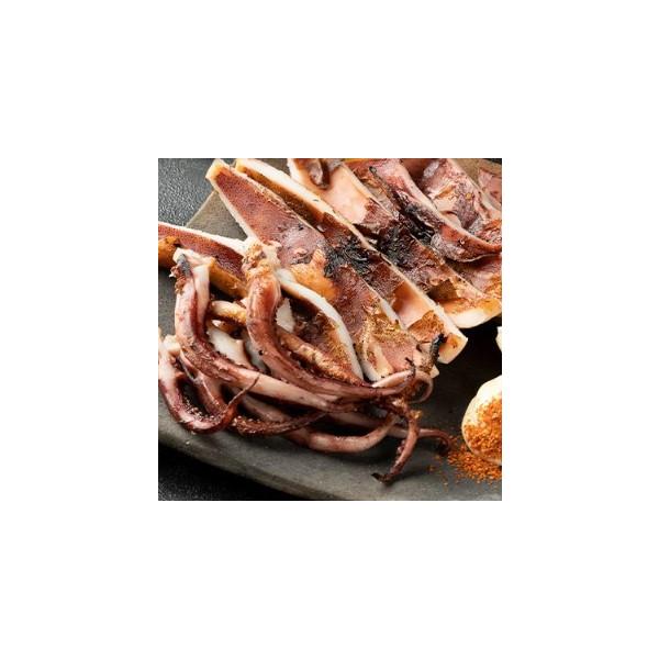 知床の肉厚スルメイカを軽く干したもので水分が含まれております。焼き方は先に下足(ゲソ)部分を焼いて時間をおいてから身の方を焼いてください。焼き上げの時間差がございます焼き上げる前に包丁で切込みを入れると丸くならずに焼くことができます。焼き上...