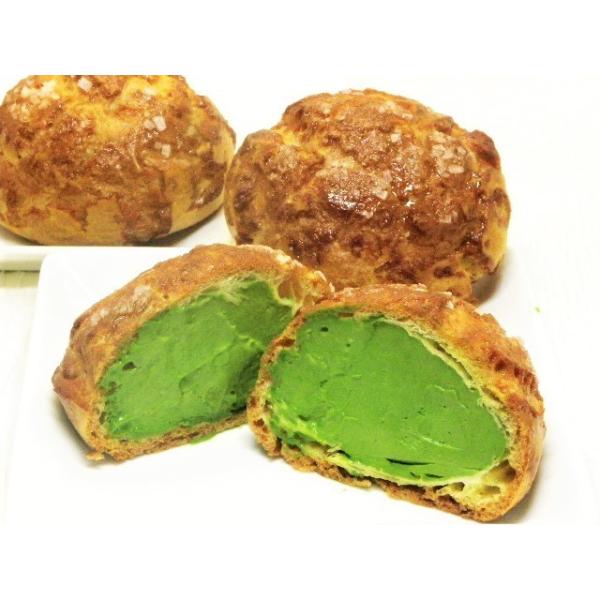 ●京都府産１００％石臼挽き宇治抹茶をふんだんに使用し、濃い抹茶クリームがたっぷり詰まったボリュームのあるシュークリームです。