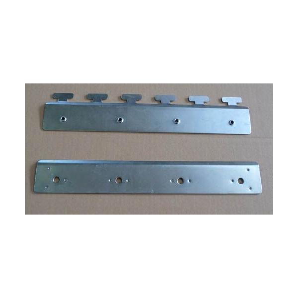 ●30cm巾用のスチール製ハンガーです。●重量：約270g●シートに穴をあけ、2枚1セットのハンガーでシートを　 はさみこんでネジ止め固定します。==============・金具だけご注文の場合…送料1,500円・Cグループのビニールカー...