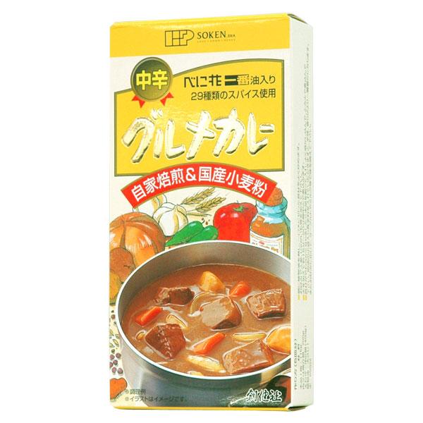 29種類のスパイス、圧搾しぼりのべに花油、直火焙煎した国産小麦の小麦粉、チキンブイヨン、濃縮りんご果汁等で仕上げた、香り高い中辛カレールウです。酸味料不使用。ビーフエキス等、牛由来の原材料は使用していません。辛さと香りをプラスする別添辛味袋...