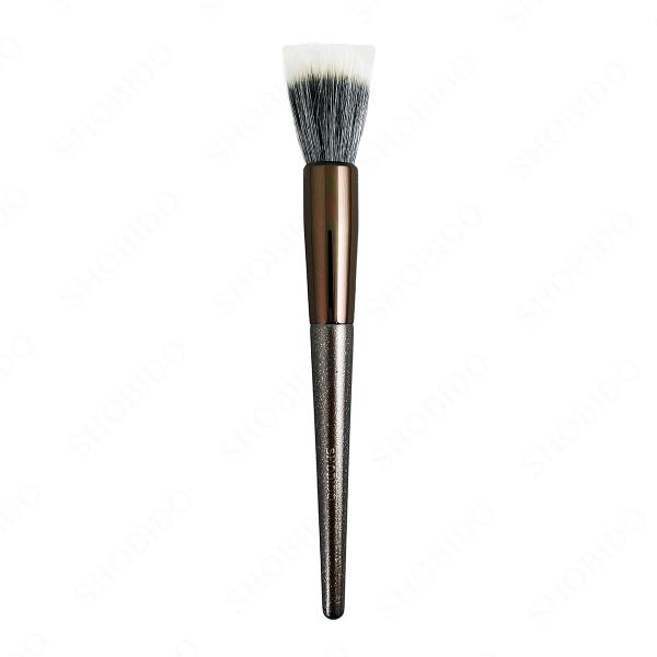 チークブラシMake Up Brushこだわりの形状のブラシで叶える！ニュアンスメイクチークの発色や広がりを自在に調整「血色感メイク」チークブラシ長さの異なる2種類の毛をつかい、チークの発色や広がりを調整!じんわりと色づくような血色感のある...