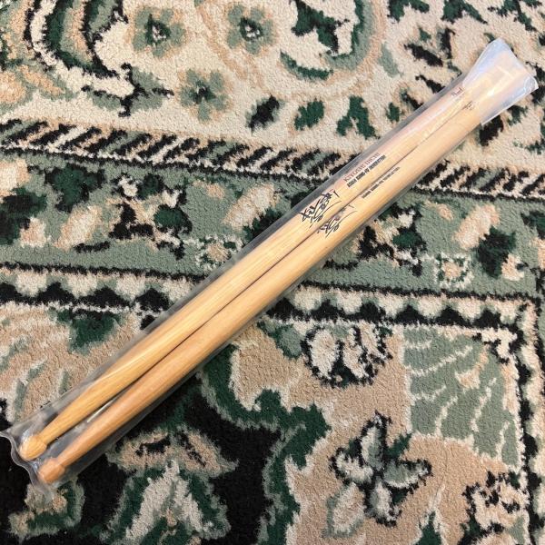 （アウトレット特価）長期展示品につきアウトレット特価！若干の汚れや擦れがある場合がございます。ASIAN KUNG-FU GENERATION 伊地知潔モデル適度な太さとチップに重心のある設計で、抜群のバランスの良さとパワーを発揮。グリップ...