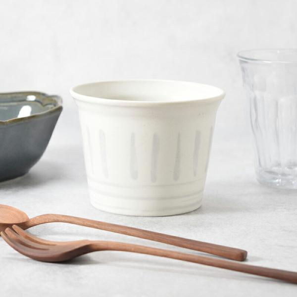 商品説明毎日使いたくなる、上品なマルチカップです。シンプルながらもテーブルで映える器です。商品詳細サイズ／口径10×高さ7.5cm重さ／約190g容量／約230cc（満水）素材／磁器質感／つややか生産地／日本(美濃焼)電子レンジ・食洗機可オ...