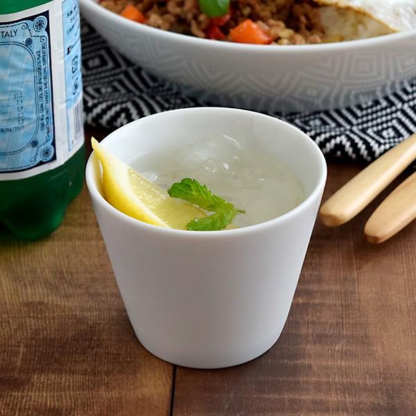 つややかでクリアな白磁のカップ。その白さは当店の白い食器の中でも抜群です。こちらは、湯呑み、コーヒーカップ、グラス、アイスカップ、そば猪口、小鉢、茶碗蒸しの器、プリンカップなど、多用途にお使いいただけます。小ぶりで持ちやすい口径8.2cmサ...