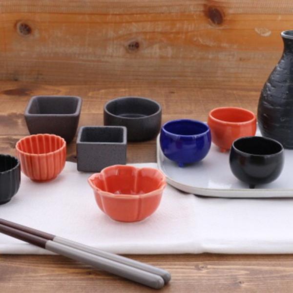 商品説明ちょっとした盛り付けに。商品詳細▼質感/つややか丸型三つ足 ピンク :サイズ/直径5×高さ3.8cm丸型三つ足 ブルー :サイズ/直径5×高さ3.8cm丸型三つ足 ブラック :サイズ/直径5×高さ3.8cm菊型 ピンク :サイズ/直...