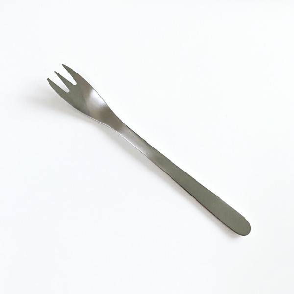 ●商品使用●◆サイズ：全長15cm◆素材：18-8ステンレス◆生産国：日本※食器洗浄機対応可能■特徴1974年に発売されてから40年以上経過した現代でも、国内外で愛され続けているのが、柳宗理のステンレスカトラリーです。世界的に有名なデザイナ...