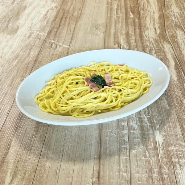 ◆サイズ：直径28×奥行19×高さ3.8cm◆素材：磁器◆重量：約750g◆原産国：イタリア（サタルニア社製）■特徴ざっくりとした盛りつけでも、なんとなくそれらしい雰囲気になる便利なオーバルプレート。23センチ、25センチ、28センチの3サ...