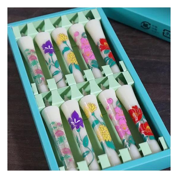 商品名：四季あかり1号10本入　13×8×70mm　 和ろうそく 高澤ろうそく　七尾和ろうそく　花絵入りお盆 お供え ろうそく ギフト 仏壇 贈答用 ご進物用 ロウソク 贈り物雪国では生花が手に入りにくかった冬場に、ろうそくに花絵を描いてお...