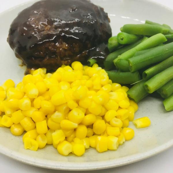 [商品説明]名称：スーパースィートコーン原材料名：とうもろこし内容量：１キログラム(1袋あたり）賞味期限：商品パッケージに記載保存方法：-18℃以下で保存してください凍結前の加熱の有無：加熱してありません加熱調理の必要性：加熱してお召し上が...