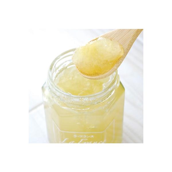 フルーツ本来の色と風味を大切に、香料は使用せずに甘さを抑えて（糖度38％）仕上げたジャムです。フレッシュなフルーツの風味をお楽しみいただけます。【ラ・フランス】145g山形県産の「ラ・フランス」を使用したジャムです。特有の高貴な香りと、滑ら...