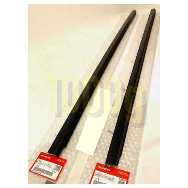 ひでさん専用　ダットサン620 日産純正品 ドア水切りモール　未使用品 ひでさん専用 ダットサン620 日産純正品 ドア水切りモール 未使用品