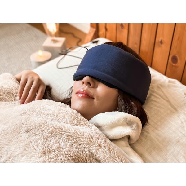 目から耳までグラフェンで温める新しいアイマスク。遠赤外線でとろっと温かく、寝る前にリラックス♪光の入り込みを抑えるノーズガード付き＆やさしい肌ざわり。発熱材に使用した炭素樹脂「グラフェン」は、温熱効果の高い遠赤外線を放射。遠赤外線のチカラで...