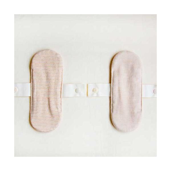 オーガニックコットンのやわらかな風合いの軽い日・おりもの用の布ナプキンです。軽い生理の日やおりものにも使えて、普段使いにも毎日使いたくなってしまう気持ちよさ。気軽に持ち歩きもできる便利な布ナプキンです。本体・縫製糸の素材は、すべて純オーガニ...