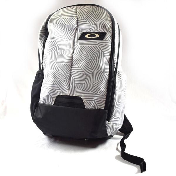 Oakley オークリー リュック バックパック 総柄 ホワイト ブラック メンズファッション 中古 Archery 通販 Yahoo ショッピング