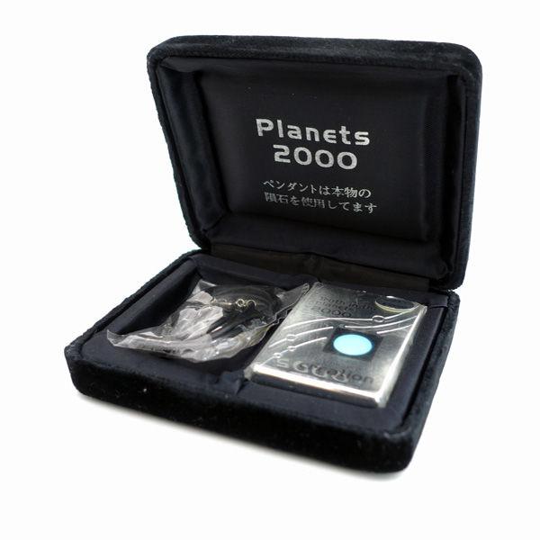 Zippo / ジッポ ◆ライター/プラネット2000/1998年製/ネックレス付き/限定/シルバー メンズファッション【喫煙具】 【中古】 ZIPPO（ジッポー） Zippo / ジッポ ライター/プラネット2000/1998年製