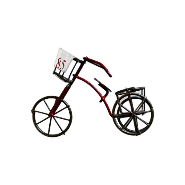 可愛い手乗りサイズのオブジェ！多肉やサボテンと一緒にミニチュアガーデンに利用したり、寄せ植えなどのワンポイントにも最適です。沢山のピックやオブジェをご用意しました。お好みに合わせてアレンジしてみてはいかがでしょうか？ ■ 商品仕様品番：UN...