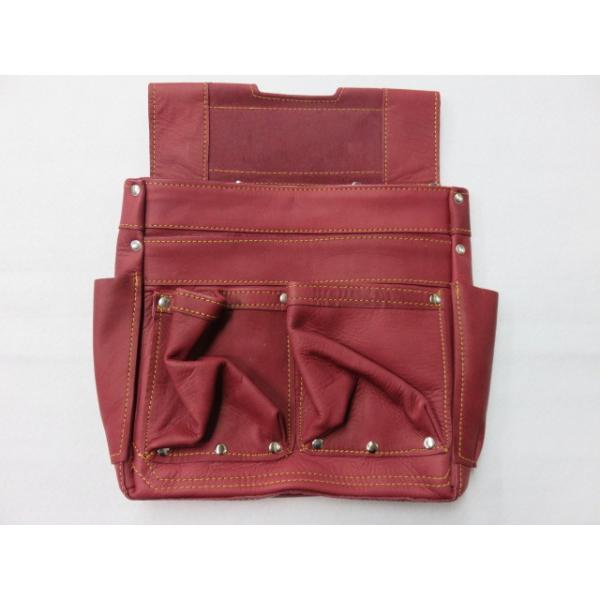 牛本革をを使用した釘袋です。限定商品です。柔らかく丈夫で、使い込むことにより手に馴染む素材です。日本縫製品。注：天然皮革特有の性質のため、色が落ちる場合があります。＜サイズ＞縦⇒約340mm横⇒約300mm重さ⇒約430ｇポケット３段、両サ...