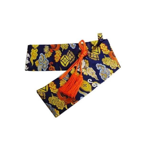 名刀の保管にふさわしい西陣織　金襴の刀袋です。裏地付きのしっかりした作りとなっております。サイズ　縦50cm×横8.5cm約２０センチぐらいから３０センチぐらいの短刀を入れるのに丁度いいと思います。房は通常オレンジ色のものをお付けいたします...