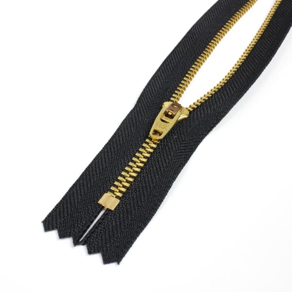 ■サイズ（約）…20cm（商品サイズ）■内容量…1本■素材…テープ：ポリエステルエレメント：銅合金スライダー：丹銅■生産国…日本製ジーンズの前あき用のメタルファスナー 止めのタイプです。スライダーもジーンズ仕様になっているのでパンツにおすす...