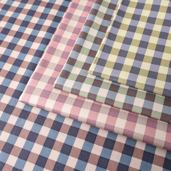 ■布幅（約）…108cm■素材…綿100％■数量設定…50cm単位の切売り　（ご購入例： 数量 2 = 1m）●生地の厚さ … 普通地●透け感 … ほぼなし●生地の特徴 … スタンダードな平織のオックス素材。中厚で丈夫です。しっかりとしたバ...