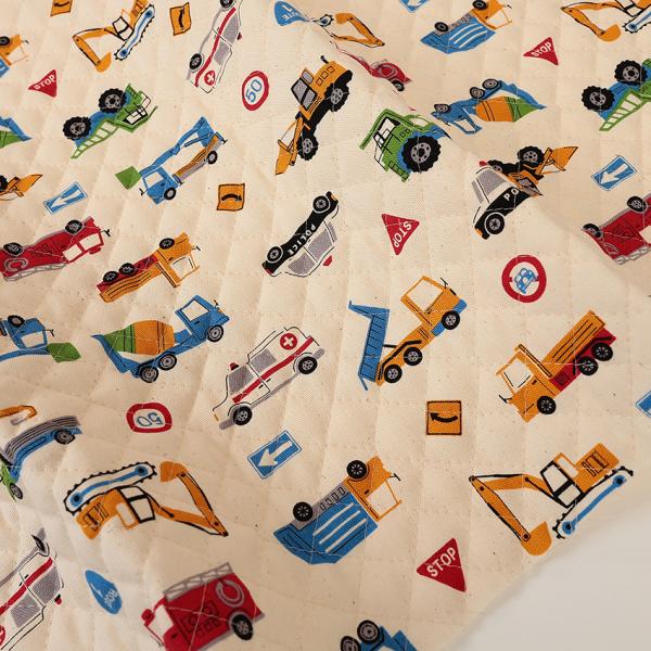 ■布幅（約）…106cm■素材…表裏：綿100％、中綿：ポリエステル100％　■数量設定…50cm単位の切売り　（ご購入例： 数量 2 = 1m）●生地の厚さ … 厚地●透け感 … なし●生地の特徴 … 布状のわた(キルト綿)を、生地で挟ん...