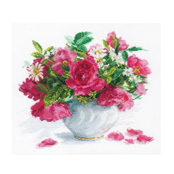 hJ ALbg ALISAiATj Flowers and birds Blooming garden. Roses and Daisies ~hJ