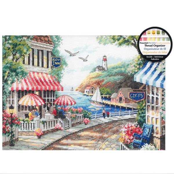 アメリカ Dimensions（ディメンジョン）の刺しゅうキットです。【 サイズ（約） 】36×25cm※余白を含むサイズ（完成サイズ）30.5×24cmフック含まず（パッケージサイズ）【 セット内容  】 刺しゅう布、刺しゅう糸（色分け済...