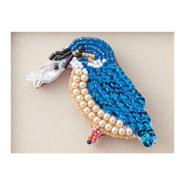 【カワセミ】ビーズ刺繍ブローチバッグチャーム トーホー ビーズ刺繍で作るブローチキット カワセミ食事中｜動物