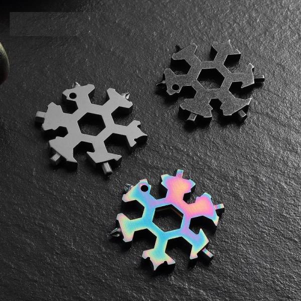 【商品説明】:便利な雪の結晶型多機能ツールキーホルダーをご紹介します。このコンパクトなツールは、11mm、10mm、7mm、8mm、6mm、13mm、14mm、12mmのヘキサゴンレンチ、5.5mm、5mm、3.5ｍｍの六角レンチ、プラスド...