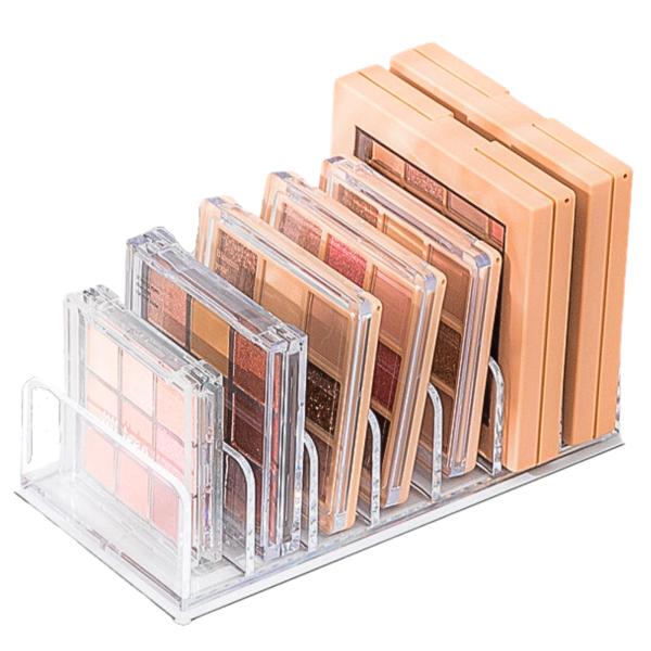 ■アクリル製のアイシャドウスタンドです。アイシャドウ、ブラッシュ、ブラッシャー等のメイク小物の収納に最適なコスメケースです。 ■インテリアに溶け込むシンプルなデザイン。透明度が非常に高いアクリルを使用しております。 ■7個の仕切りでメイク小...