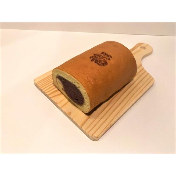 懐かしいけれど新しい。ロールになった平成生まれのシベリアです。甘い中にも塩味があり、味わい深い味わいになっております。カステラはふんわり柔らかで甘さ控えめになっております。この2つの異なる層から生まれる絶妙な触感が特徴になっております。福を...