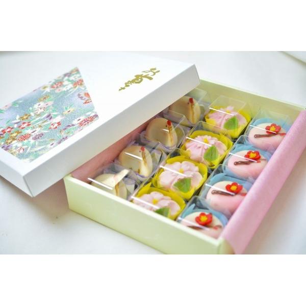 贈答用化粧箱　12個用となります。※この商品は、化粧箱単体となります。画像に入っている上生菓子は、イメージとなりますのでご注意ください。
