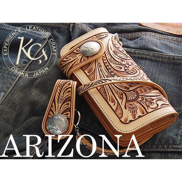 インナー（財布内側）は、大型のジッパー付きコインポケットと折りたたまずにお札が収まるデザインです。カードホルダーが10個とカードホルダーの裏とコインポケットの裏に大型のポケットがあり、収納量がとても豊富で使い勝手に優れています。札入れ、小銭...