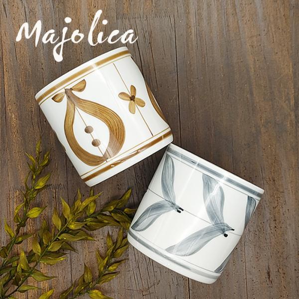 マジョリカシリーズは一つ一つ職人様が手書きされた温もりある食器です。おしゃれな模様にシンプルな形状は、ご自宅用から来客用まで幅広いシーンで活躍。見た目は重厚感がありますが、軽くて持ちやすく、お子様からご年配の方までお使いいただけます。直径約...