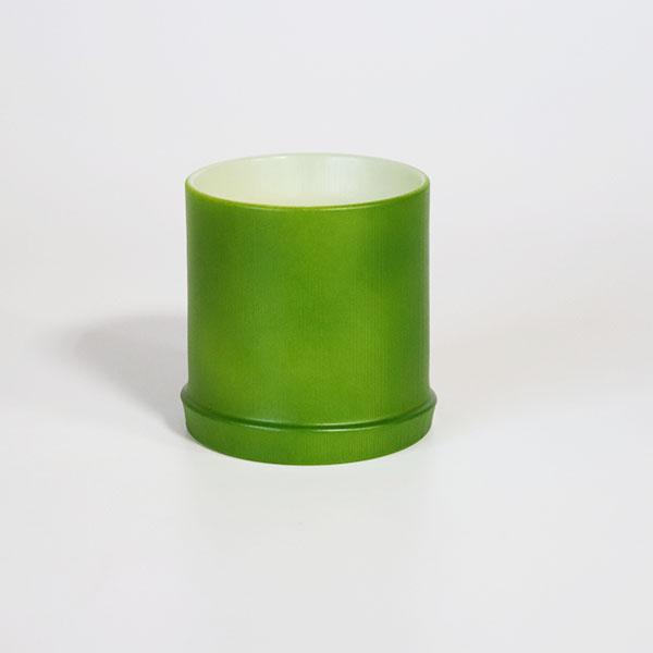 【商品名】ぐい呑み　若竹【素材】ABS樹脂・ウレタン塗装【サイズ】直径5cm×高さ5.4cm卓上を彩る和食器として最適です。爪楊枝入れとしても使用可能で、食卓に自然な美しさを添えます。「越前漆器　業務用」国内シェア80％の福井県産。外食産業...