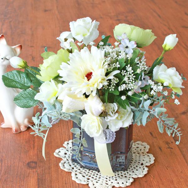 造花 ミントグリーンのラナンキュラスとバラの清楚なアレンジ 花 Ct触媒 シルクフラワー フラワーアレンジメント 23 0602 シルクフラワーの山久ヤフー店 通販 Yahoo ショッピング