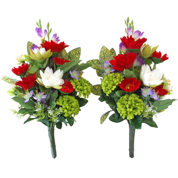 シルクフラワー(造花)の花束は、猛暑が続く夏の屋外でも枯れることがなく、水やりなどのお手入れも不要で清潔できれいな状態が長く続きます。生花やプリザーブドフラワーよりも長持ちするので、頻繁にお墓参りに行けない方や、生花の管理が大変だという方に...