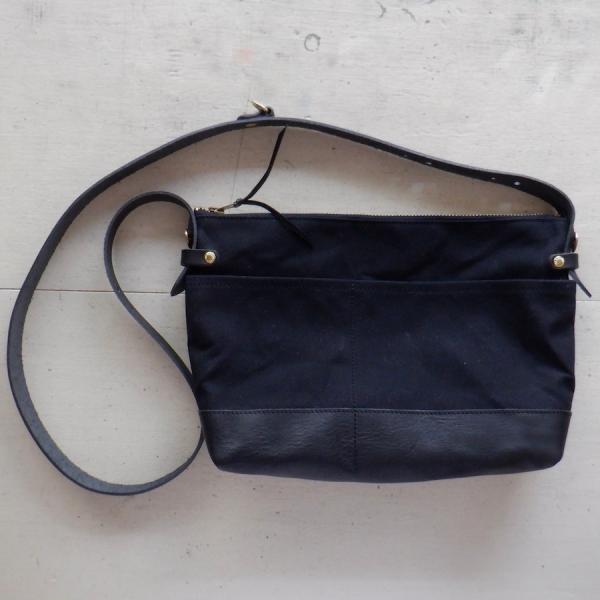 The Superior Labor �V���y���I�[�����C�o�[ leather bottom shoulder bag L black ���i�摜1
